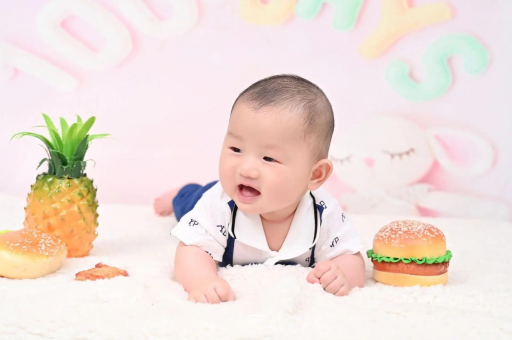 余姚宝宝在妈妈肚子里